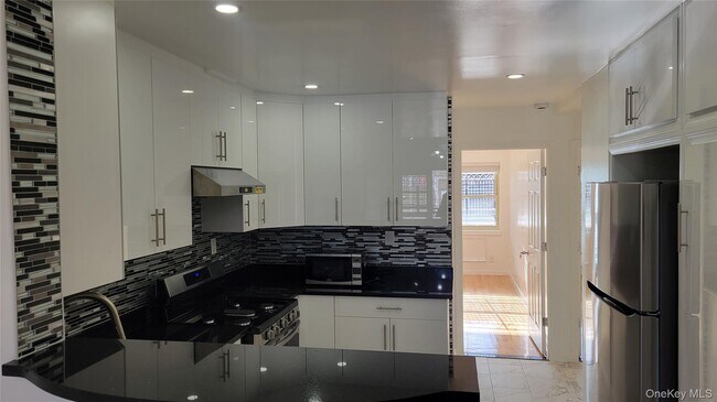 Photo - 31-16 60th St