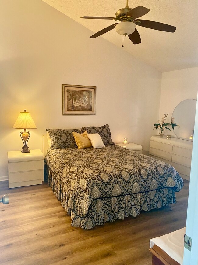 Dormitorio principal - 1515 NE Beacon Dr Unidad 606