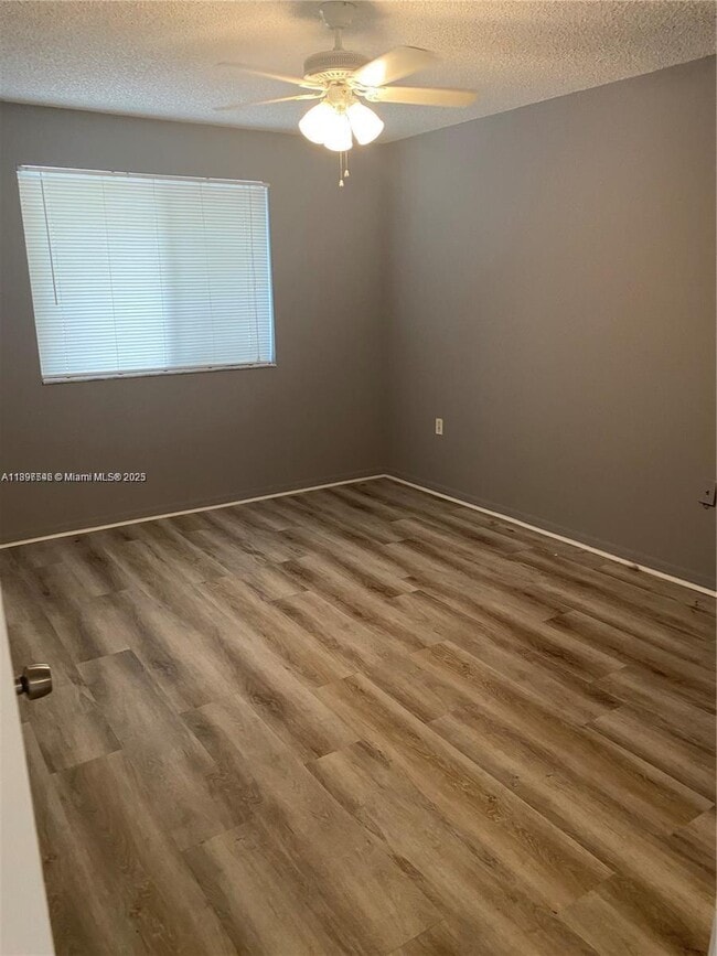 Photo - 19215 Glenmoor Dr Unidad 1