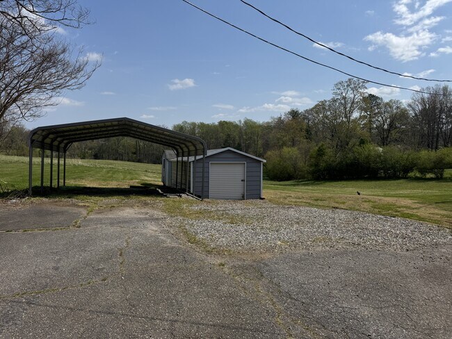 Photo - 2450 Sparta Rd