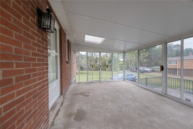 Photo - 719 Cumberland Rd
