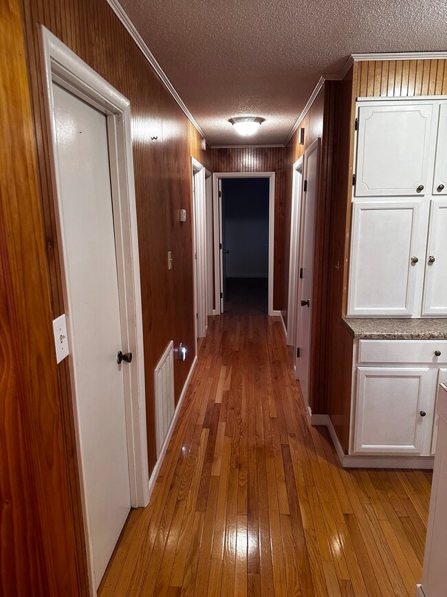 Photo - 3540 Wandering Ln NE