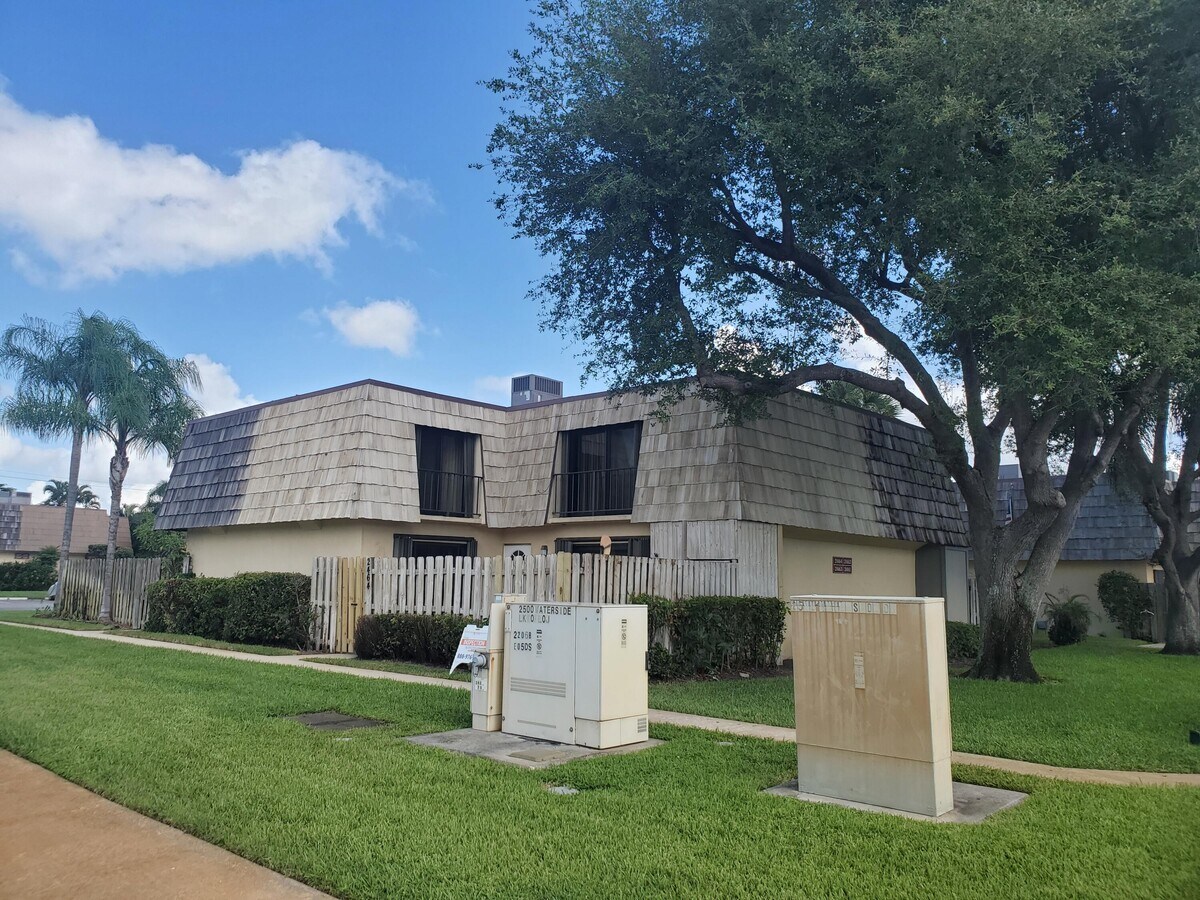 Photo - 2464 Waterside Dr