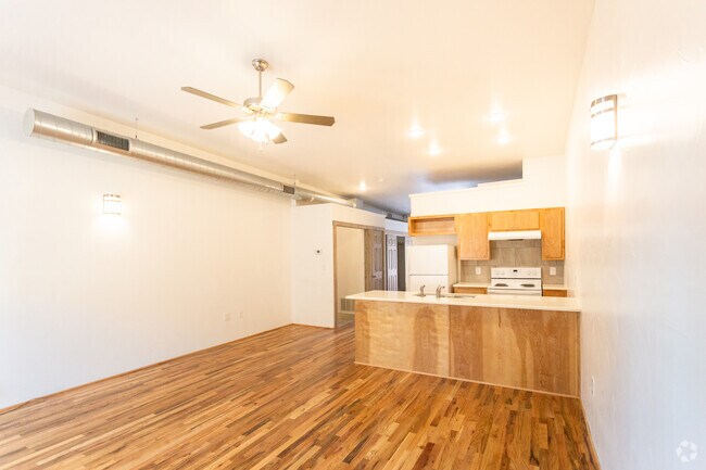 1BR 1BA - 700 SF