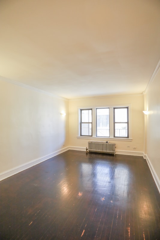Building Photo - 2402 W Lunt Ave Rental