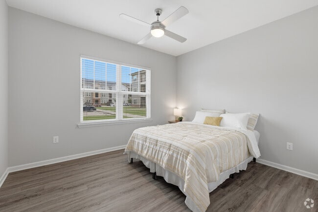 2BR, 2BA - 985SF - Primary Bedroom