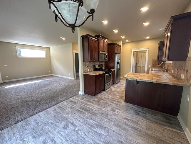 Photo - 9720-9186 186 St E