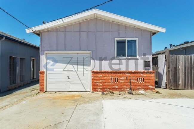 Building Photo - Unit