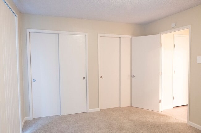 Photo - Irvington Flat with Timeless Classic Charm! Unit LV2027