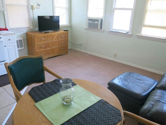 Photo - 305 Peasley St Unidad 4