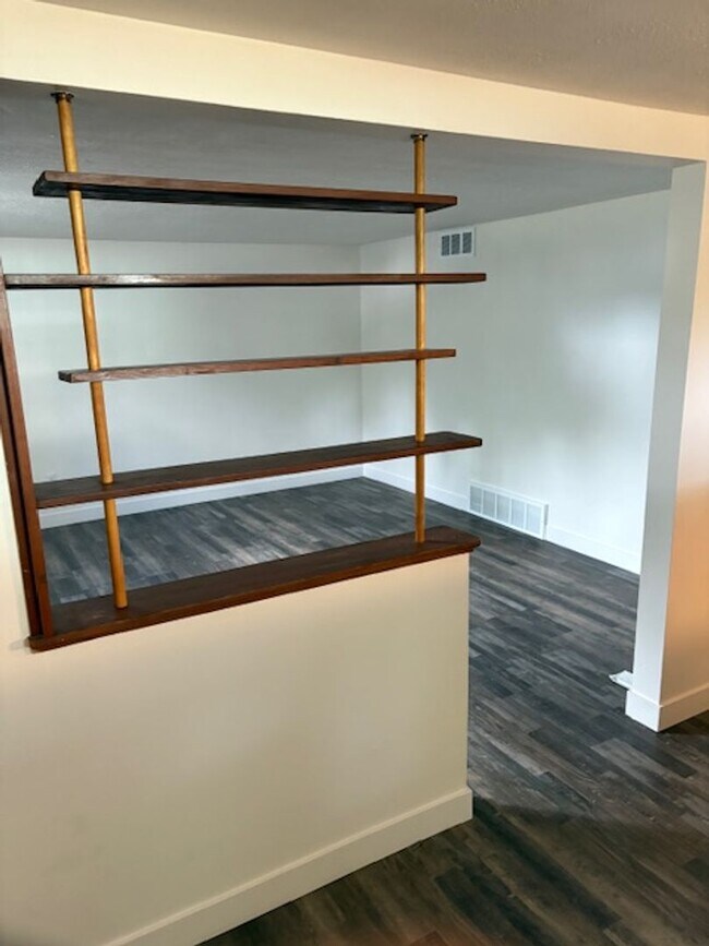 Building Photo - 418 Lola Ln Unit 418 1/2 Rental