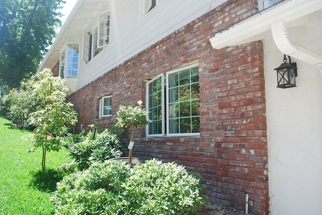 Building Photo - 526 Venado Vista Dr