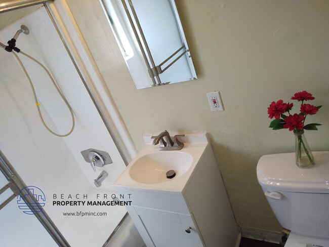 Photo - 1010 Larch St.