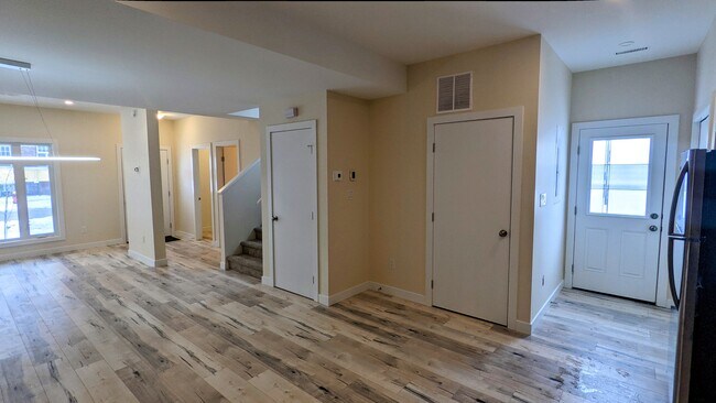 717-717 Jessie Ave Unit 3