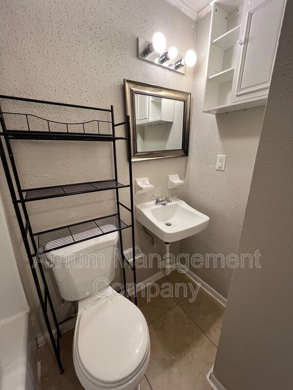 Photo - 2406 Mayer St Unidad A