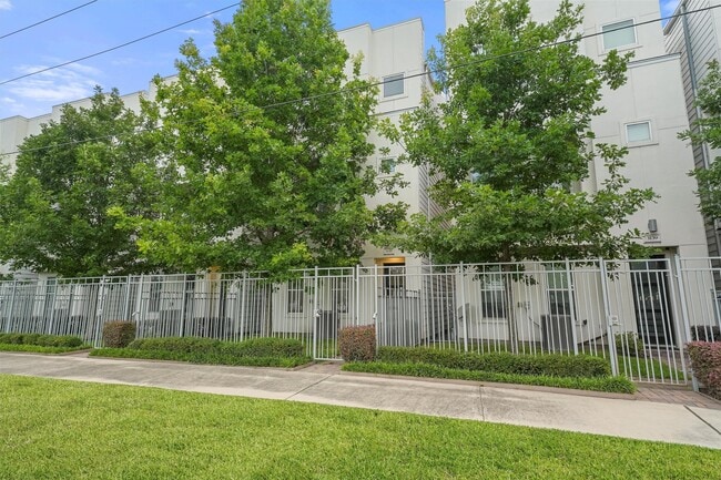 Building Photo - 3141 Leeland St Rental
