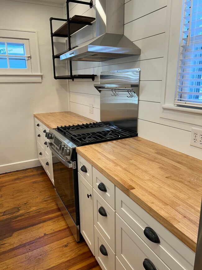 Photo - 5107 N College Ave