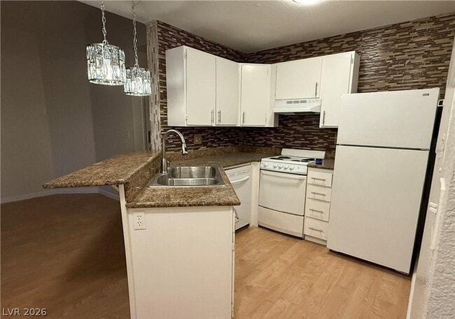 Photo - 460 Elm Dr Unit 204