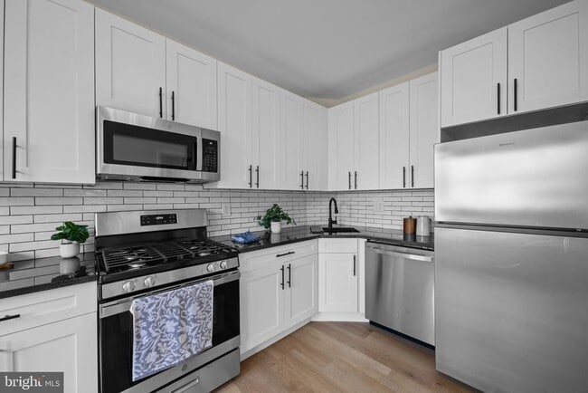 Photo - 7608 Chelwynde Ave