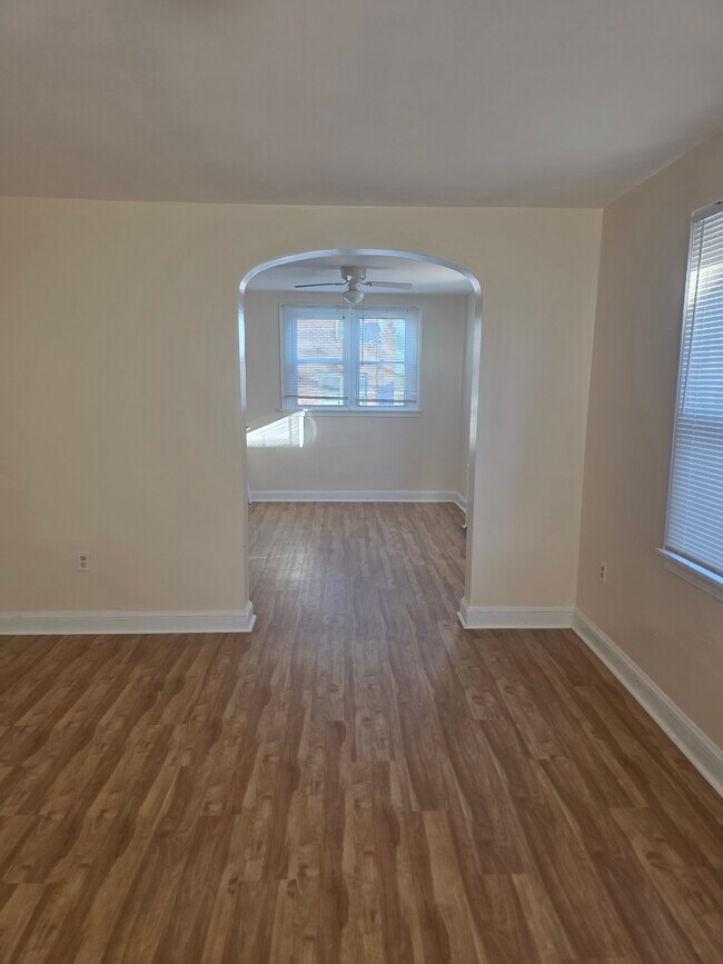 Photo - 6213 N Howard St