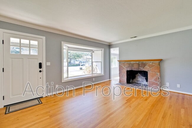 Photo - 485 Benvenue Ave