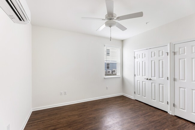 1BR/1BA - 804SF - Bedroom