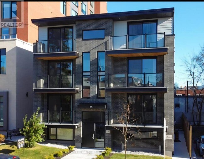 Photo - 35 Monk St