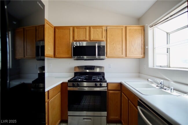 Building Photo - 733 Anne Ln Unit 66F Rental