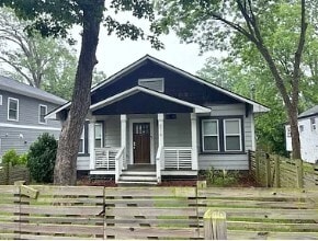 Photo - 874 Westmont Rd SW