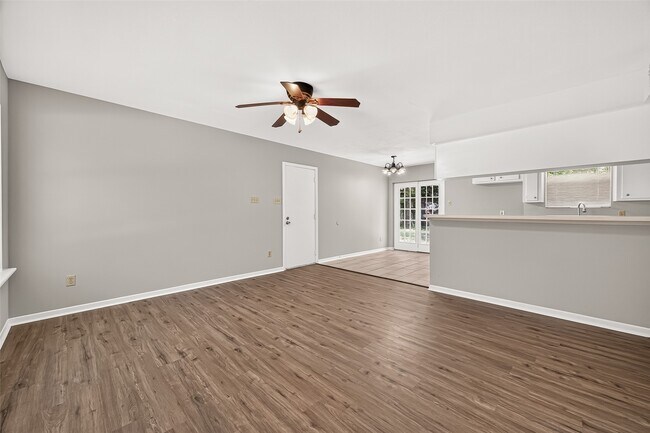Photo - 102 Libby Cir
