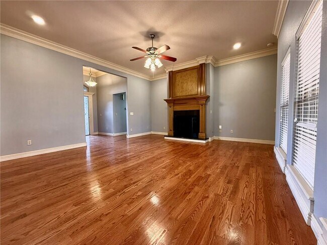Photo - 1271 Coventry Ln