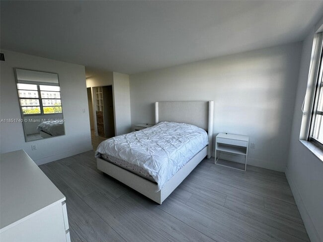 Photo - 2780 NE 183rd St Unidad 611