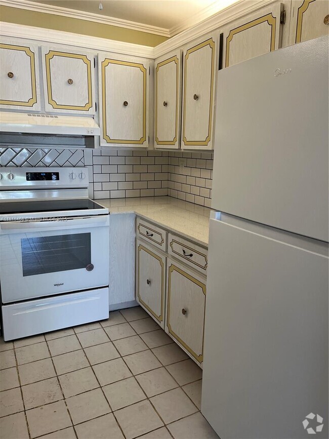 Building Photo - 17051 NE 35th Ave Unit 202 Rental