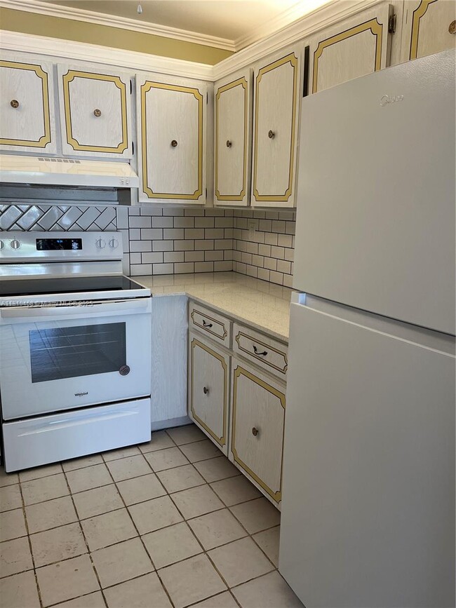 Building Photo - 17051 NE 35th Ave Unit 202 Rental