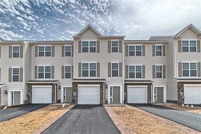 3 bedrooms 2.5 bath Townhome - Spring Grov... - 3 bedrooms 2.5 bath Townhome - Spring Grov...