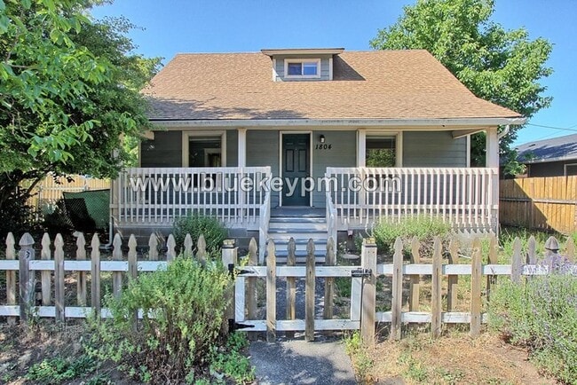 Building Photo - 3 bed, 1 bath Home w/ Easy Freeway Access Near Washington Elem School