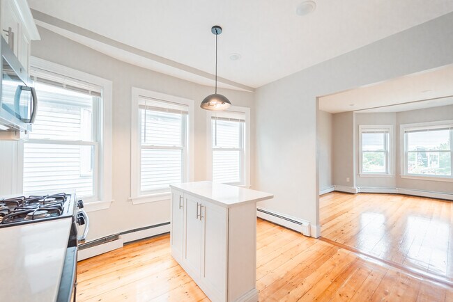 394 Centre St Unit 3