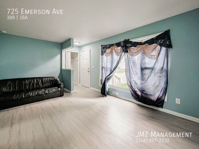 Photo - 725 Emerson Ave