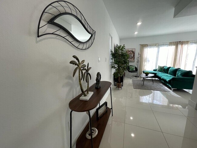 Photo - 302 NW 11th Ct