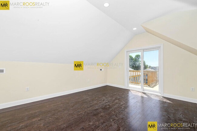 Photo - 70 Stanley Ave Unit 2