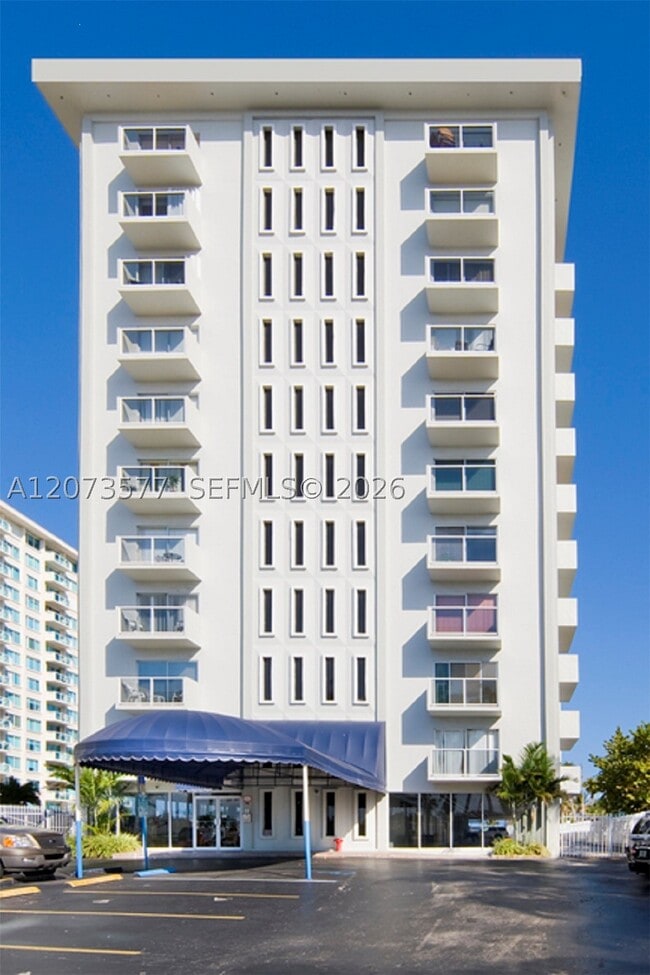 Building Photo - 5313 Collins Ave Unit 404