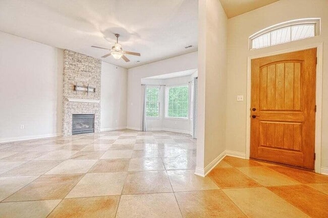 Photo - 2001 Cecil St