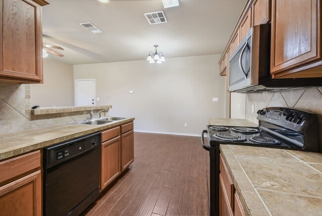 Photo - Nice 3 BEDROOM DUPLEX LOCATED IN HUTTO, TEXAS!