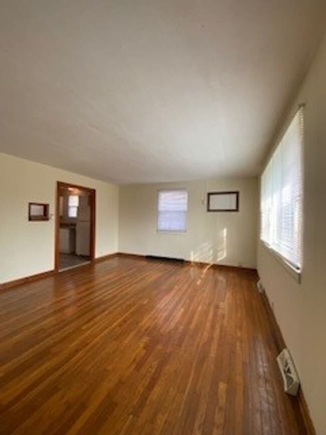 55363 Lexington Ave
