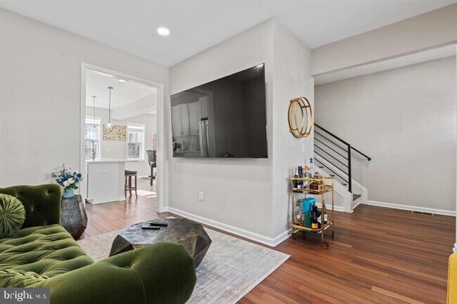 Photo - 444 Kenyon St NW