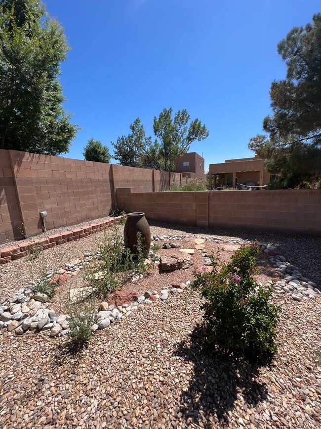 Photo - 4 BEDROOM HOME AVAILABLE !