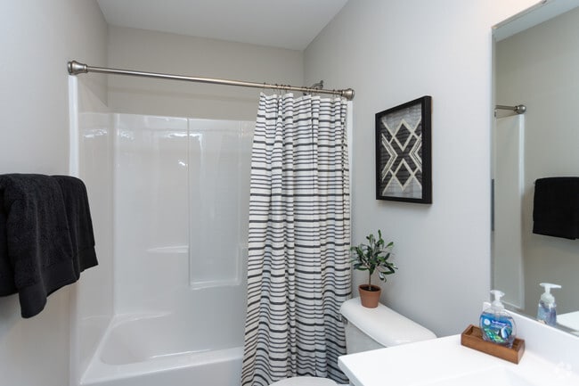 2BR, 2BA - 1150 SF