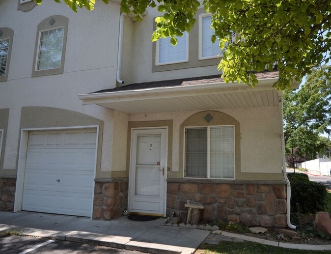 Building Photo - Adorable 3 Bed 2 Bath Townhouse in West Valley!!!
