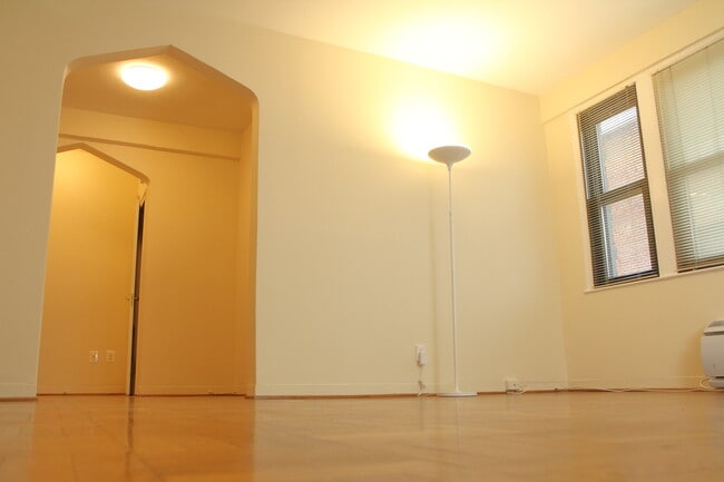 Building Photo - 1010 25th St NW Unit 609