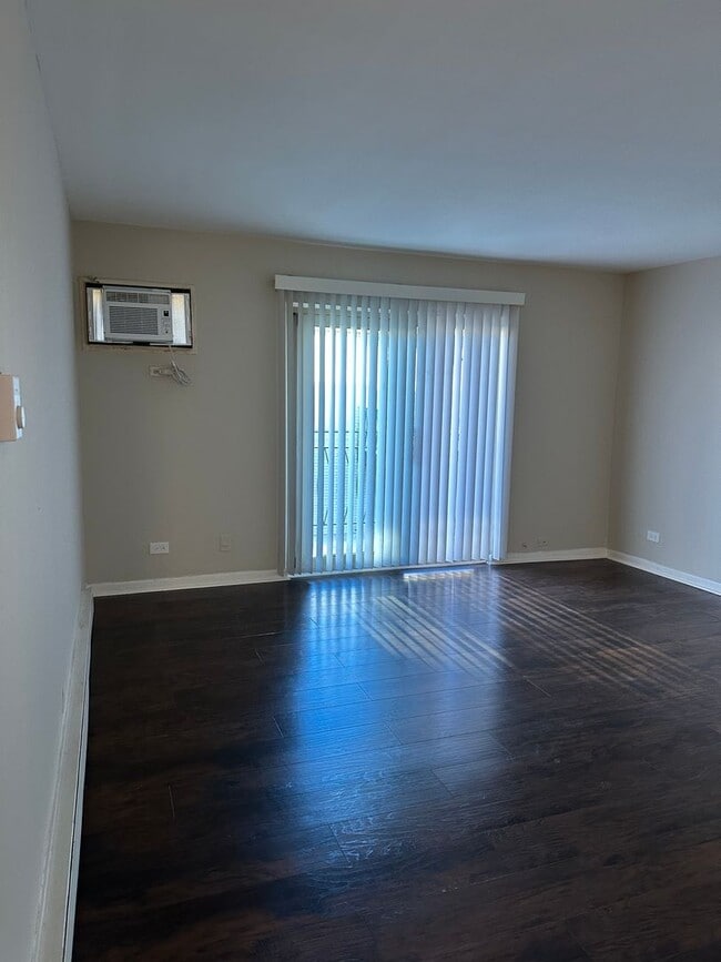 Photo - 1 Bed One Bath in DOWNTOWN Forest Park!!!